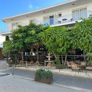  Hotel L'Illa Hotel